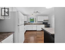 Bathroom - 1568 Marine Cir, French Creek, BC V9P1Y6 Photo 10