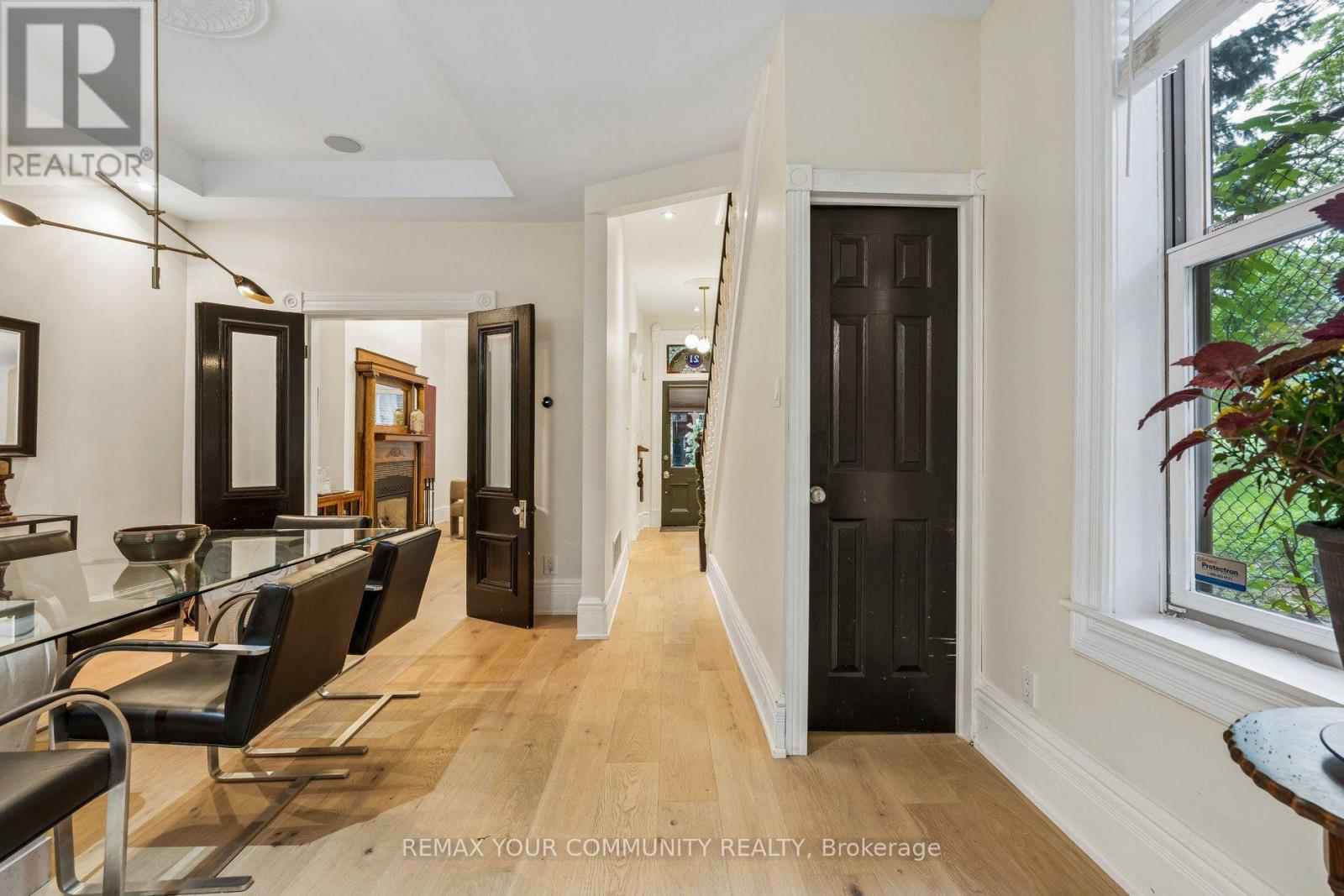 21 LAURIER AVENUE E - 12