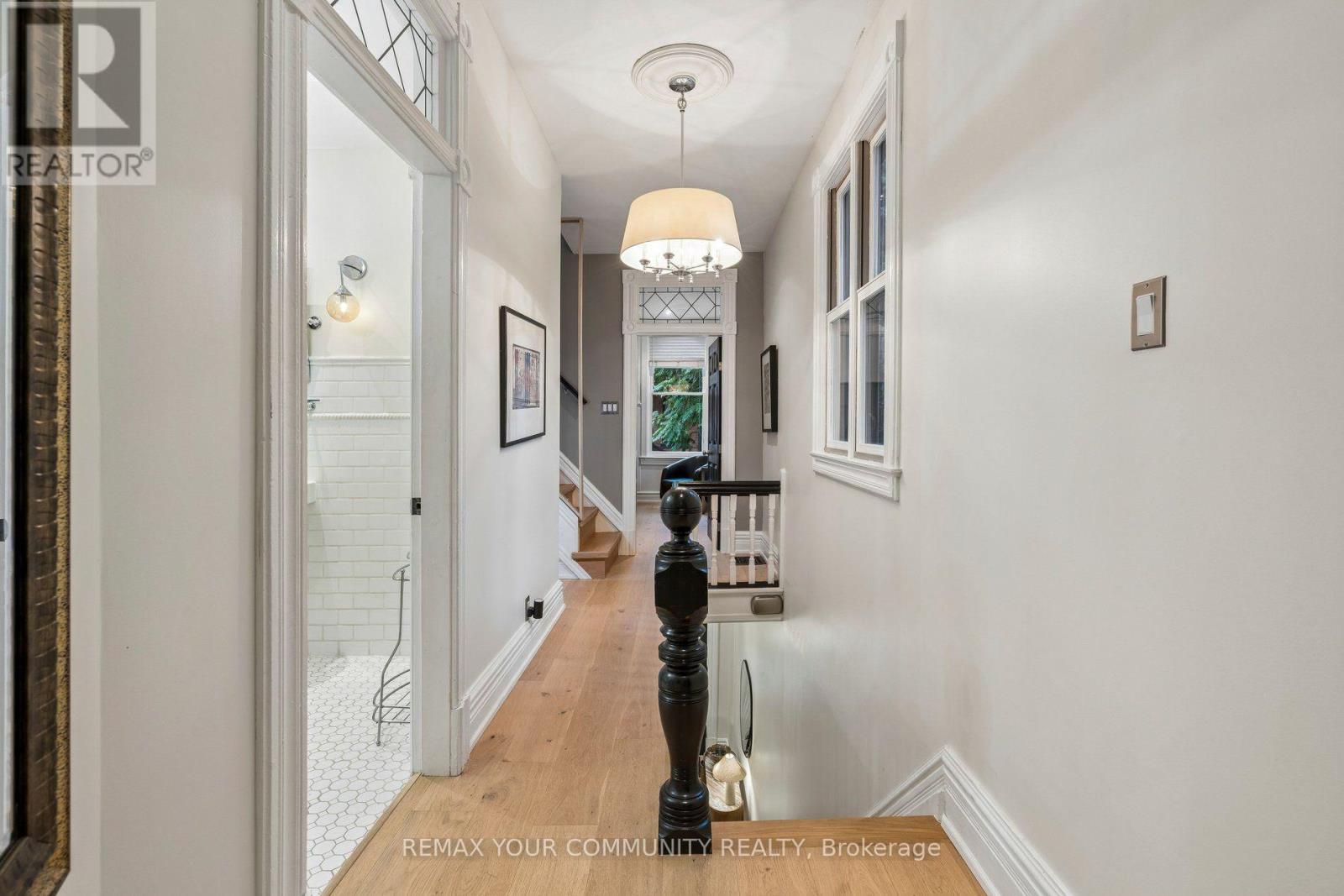 21 LAURIER AVENUE E - 20