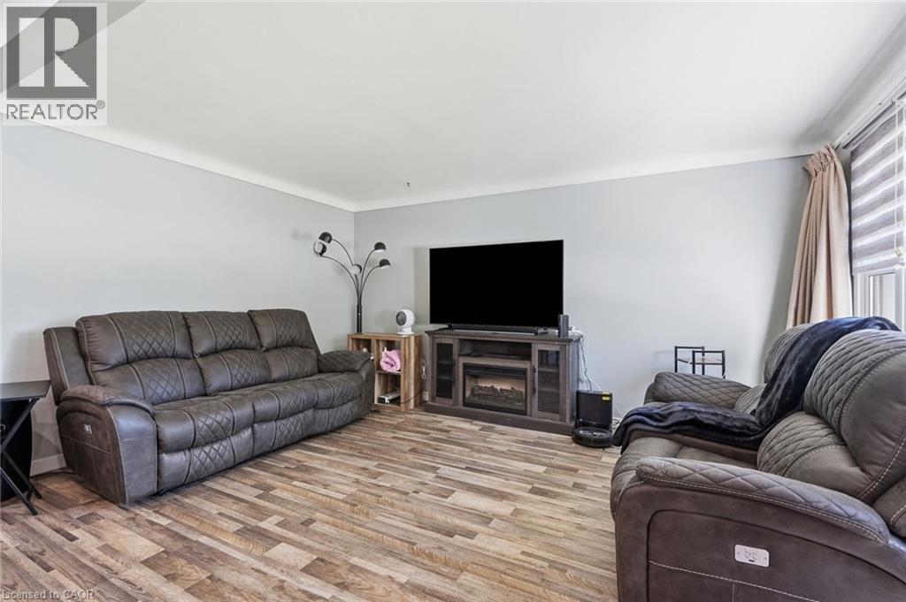 287 SANTONE Avenue, Welland — photo 5