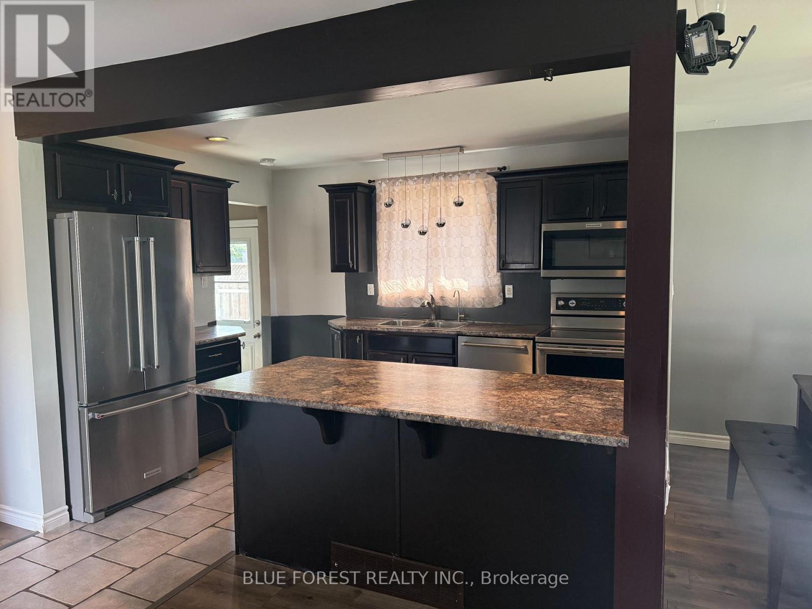 156 SOUTH EDGEWARE ROAD, St. Thomas — photo 4