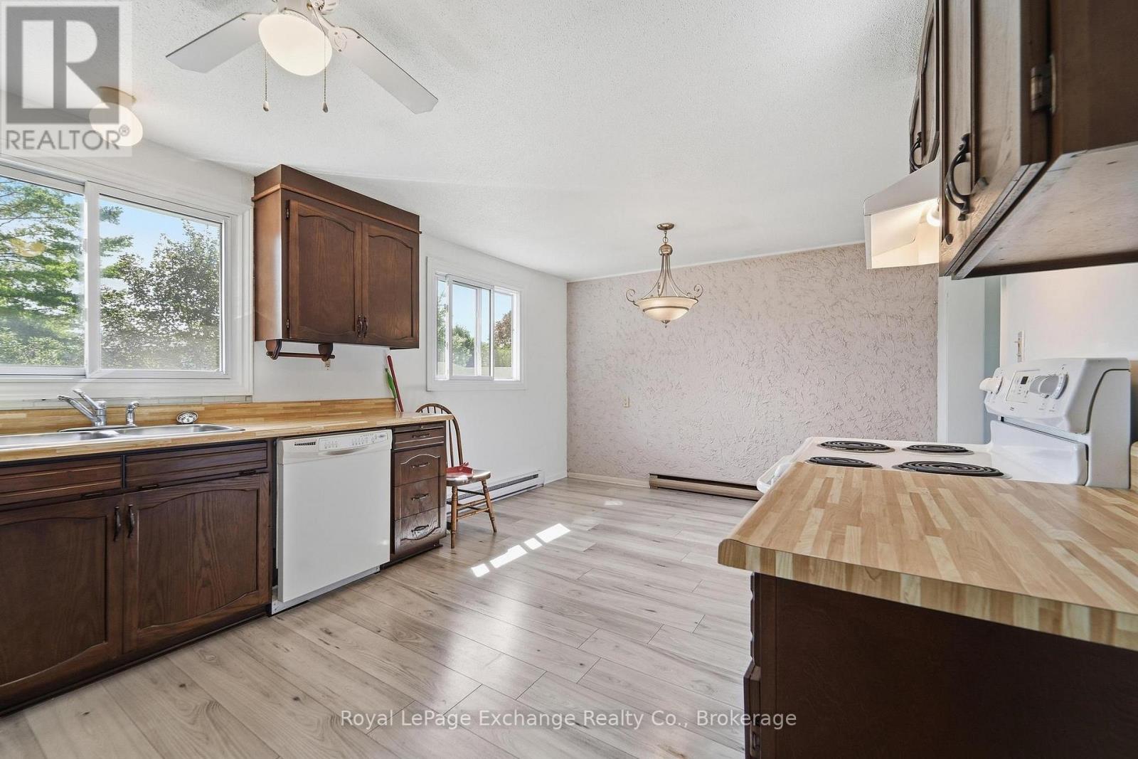 10 INVERNESS STREET N, Kincardine — photo 5