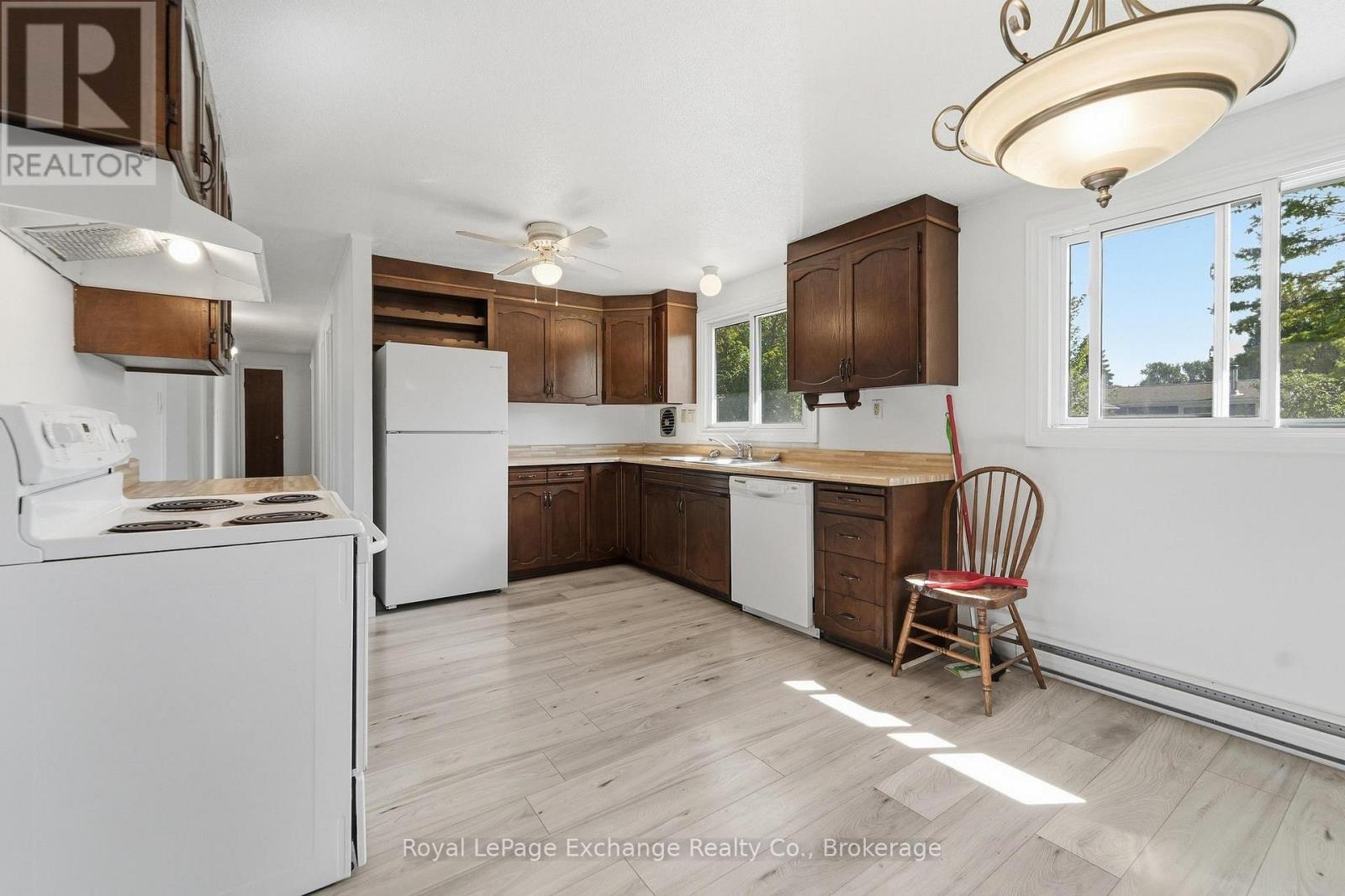10 INVERNESS STREET N, Kincardine — photo 8