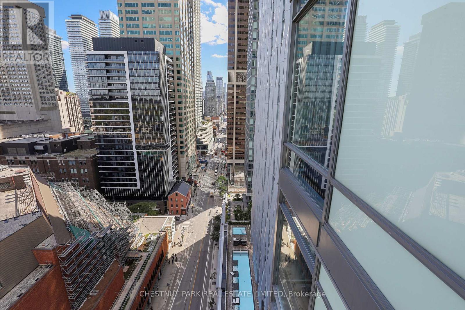 2002 - 18 YORKVILLE AVENUE, Toronto (Annex) — photo 5