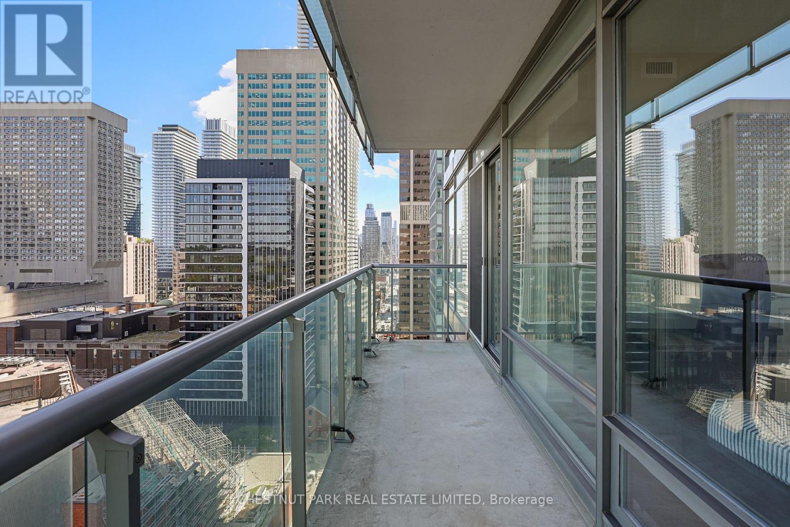 2002 - 18 YORKVILLE AVENUE, Toronto (Annex) — photo 11