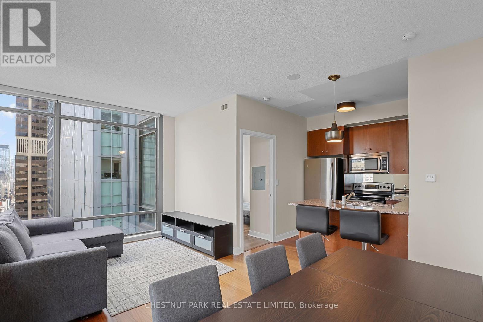 2002 - 18 YORKVILLE AVENUE, Toronto (Annex) — photo 6