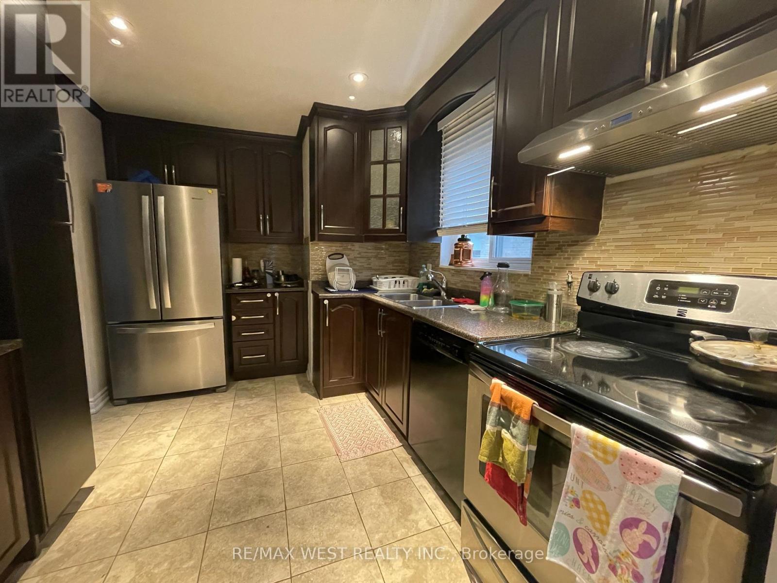 UPPER - 25 CORONADO COURT, Toronto (Humbermede) — photo 3