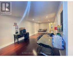 Upper - 25 Coronado Court, Toronto, ON M9M1S6 Photo 8