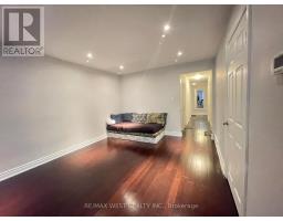 Upper - 25 Coronado Court, Toronto, ON M9M1S6 Photo 9