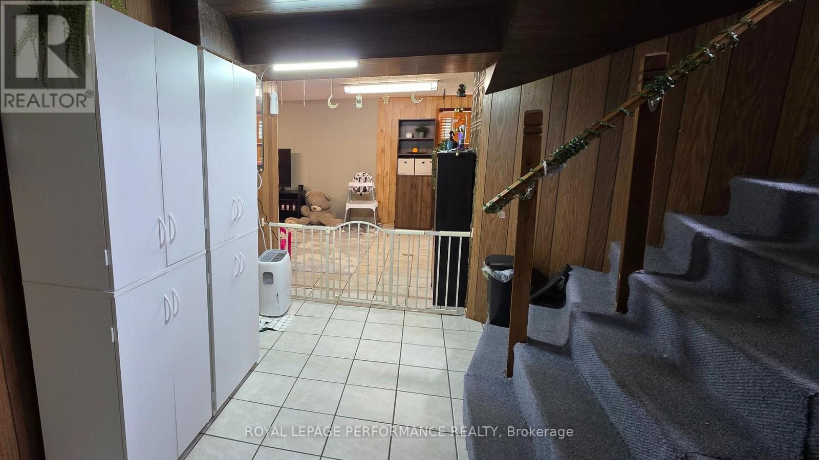 641 BURTON AVENUE - 17