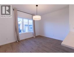 Kitchen - 74 Mallard Heath Se, Calgary, AB T3S0E4 Photo 13