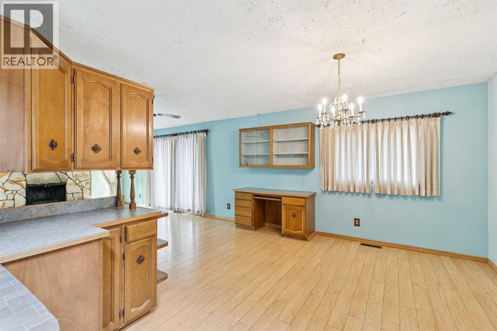 4528 26 Avenue SW - 11