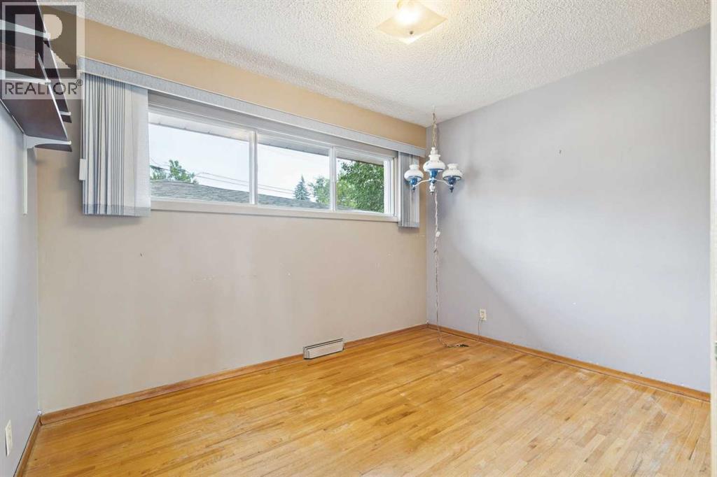 4528 26 Avenue SW - 18