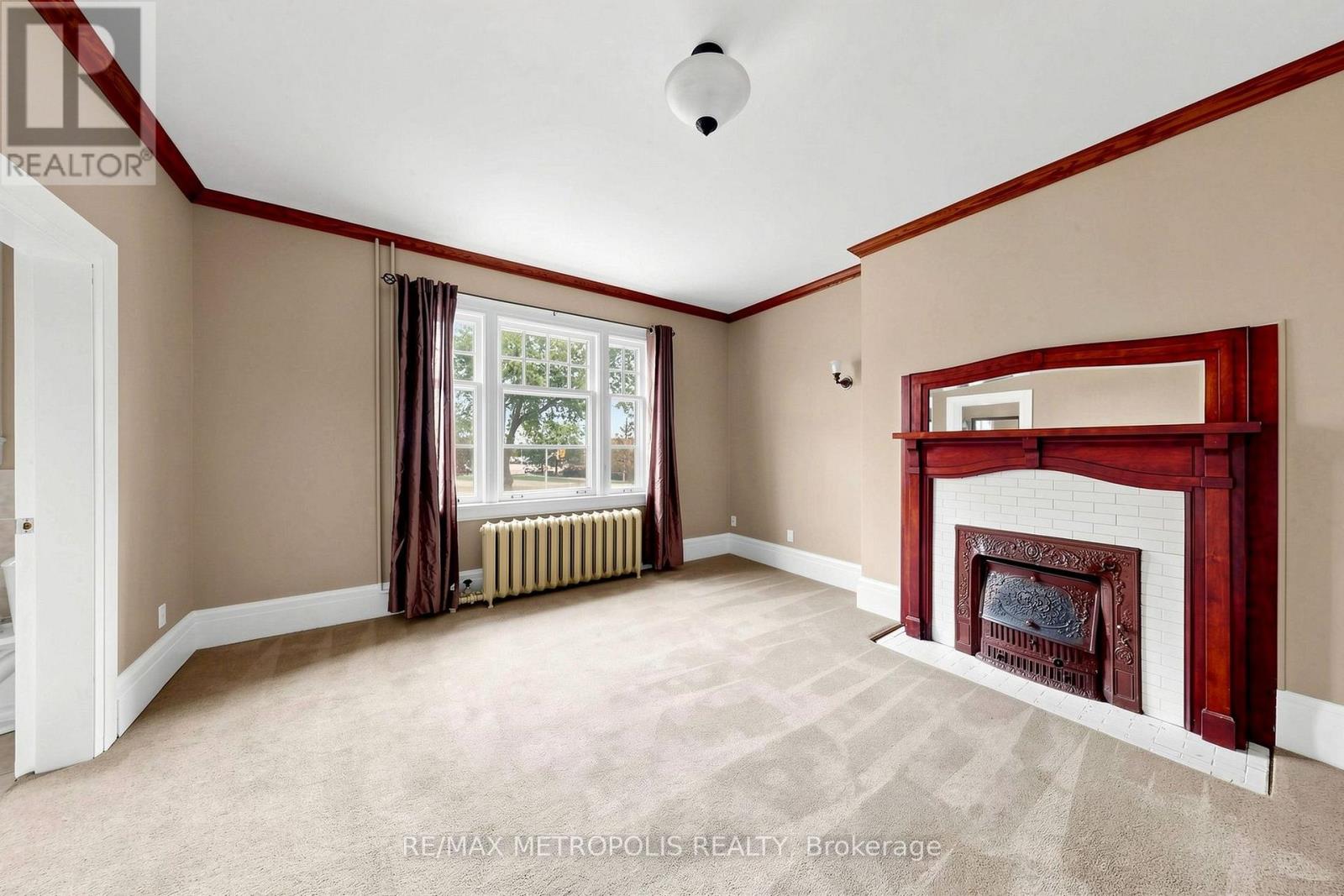 1110 Simcoe Street South — photo 18
