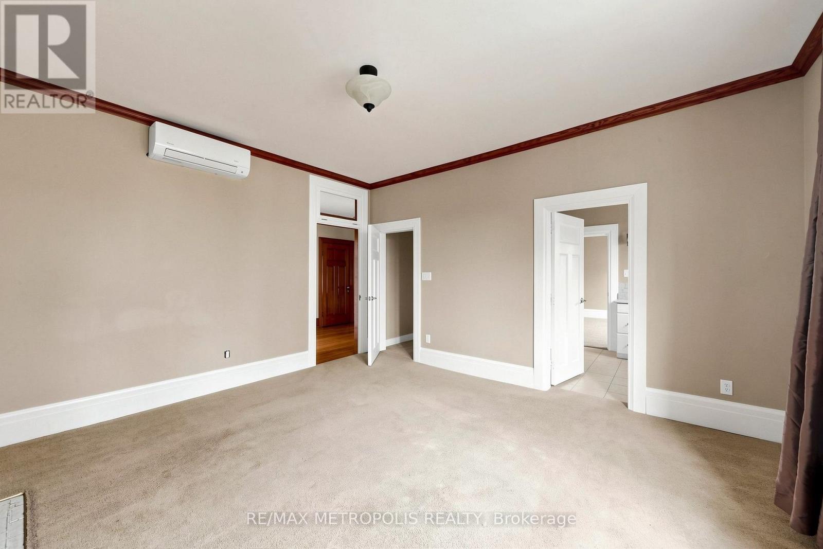 1110 Simcoe Street South — photo 19