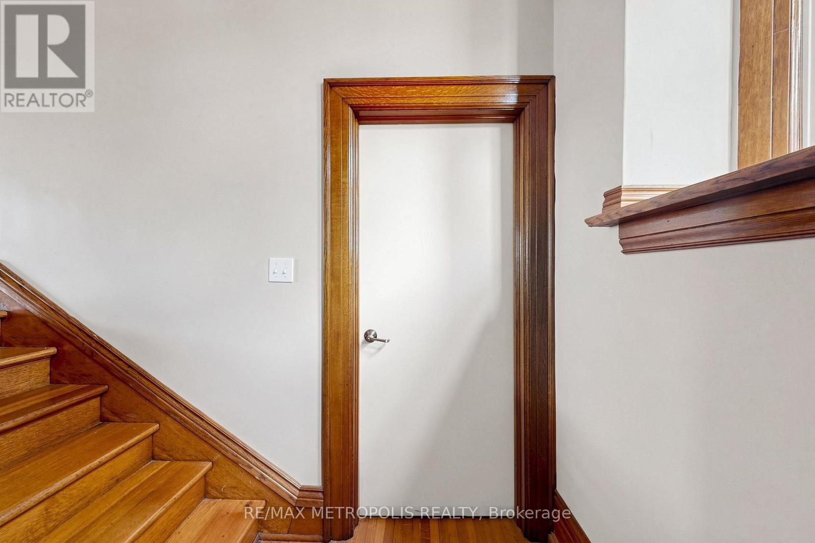 1110 Simcoe Street South — photo 30