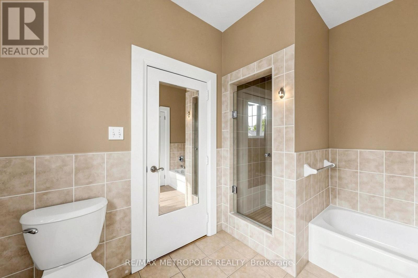 1110 Simcoe Street South — photo 27