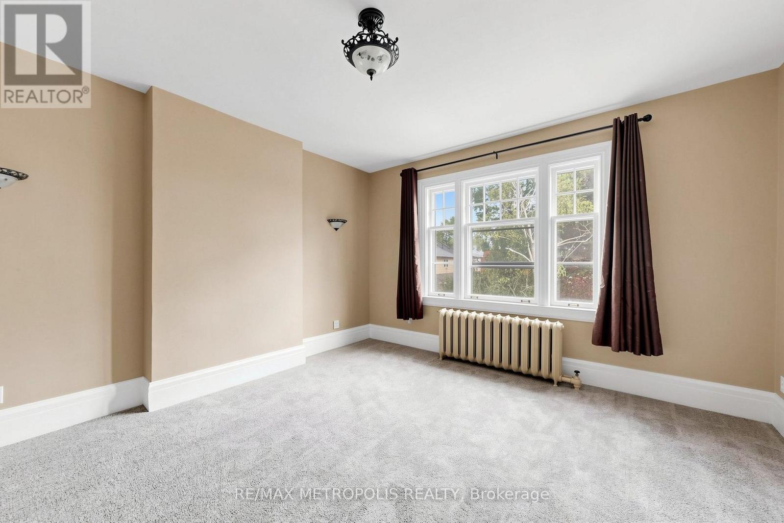 1110 Simcoe Street South — photo 23