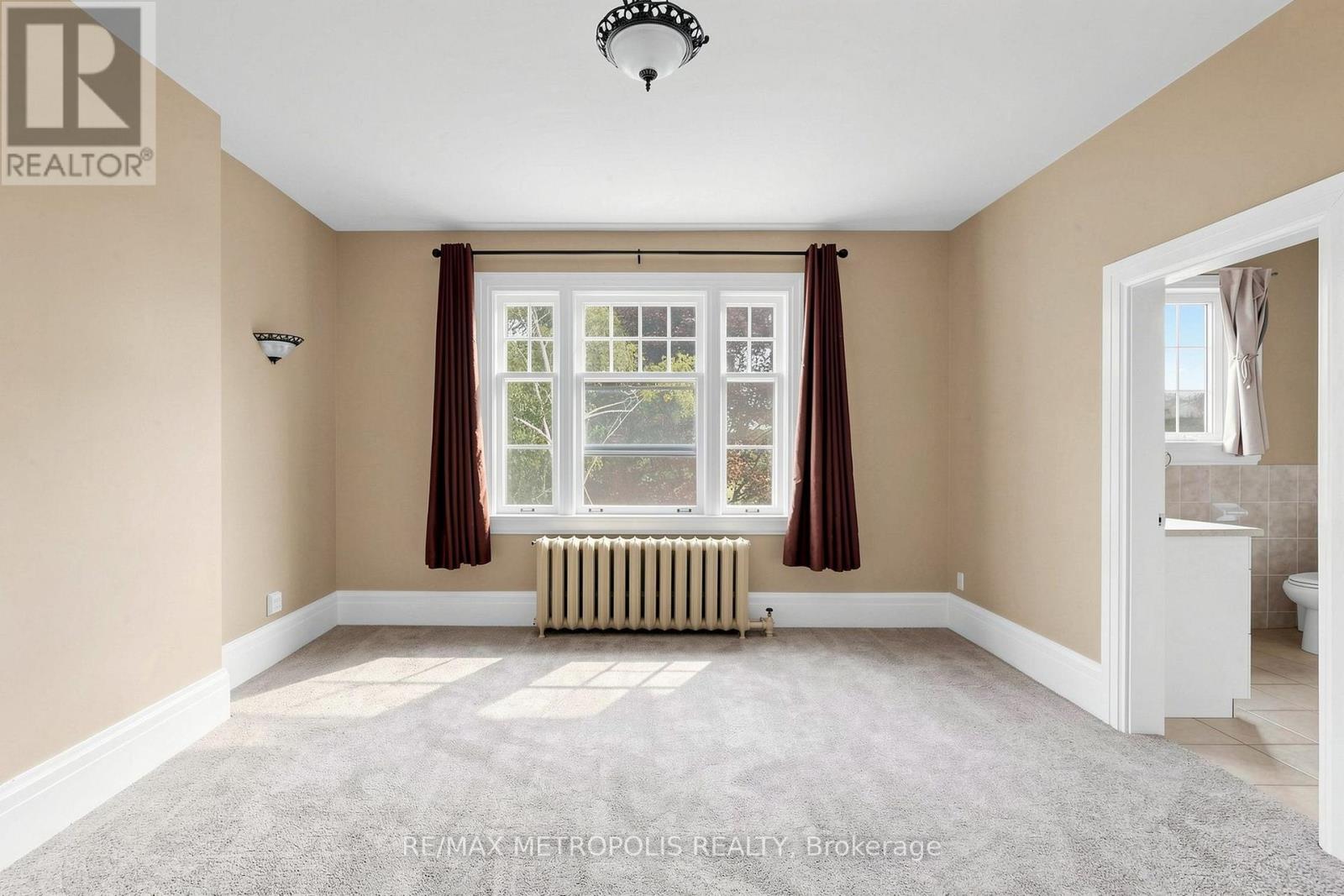 1110 Simcoe Street South — photo 22