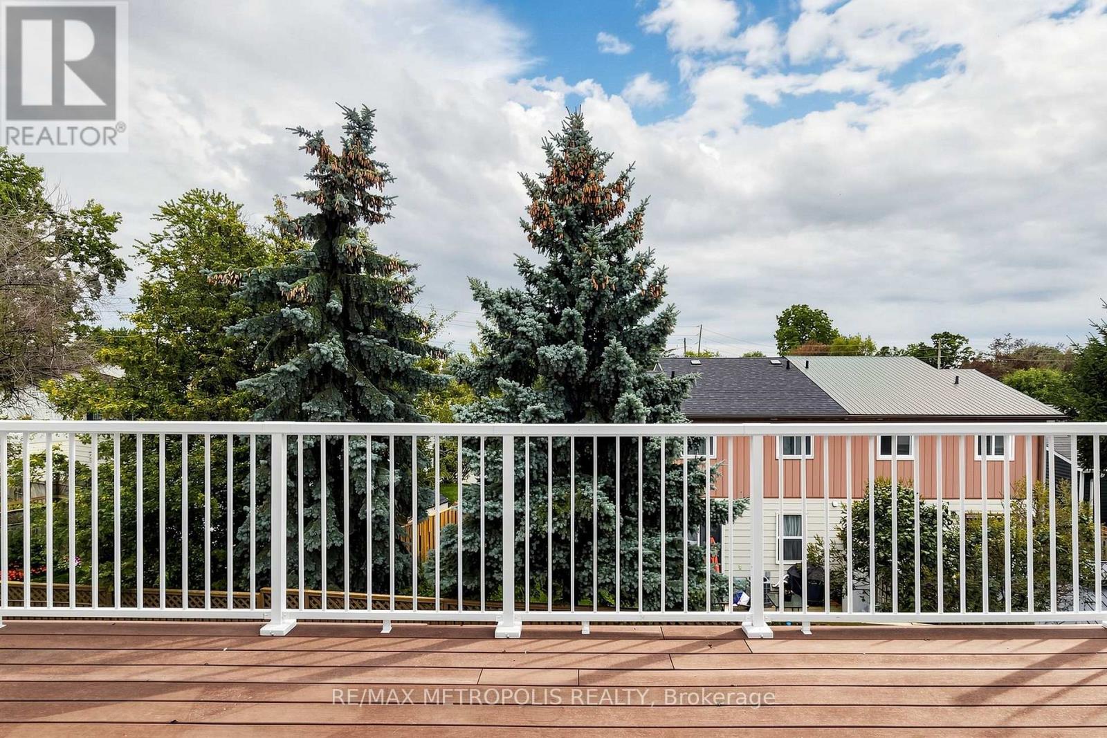 1110 Simcoe Street South — photo 41