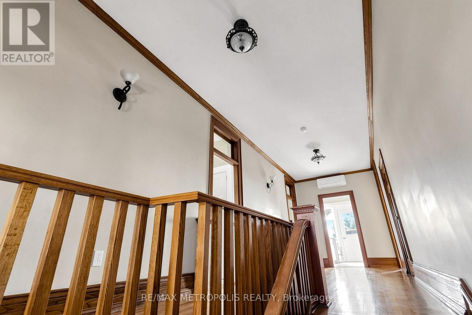 1110 Simcoe Street South — photo 29