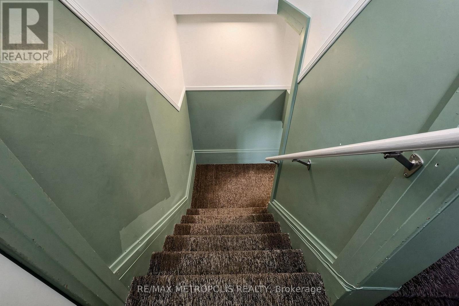 1110 Simcoe Street South — photo 32