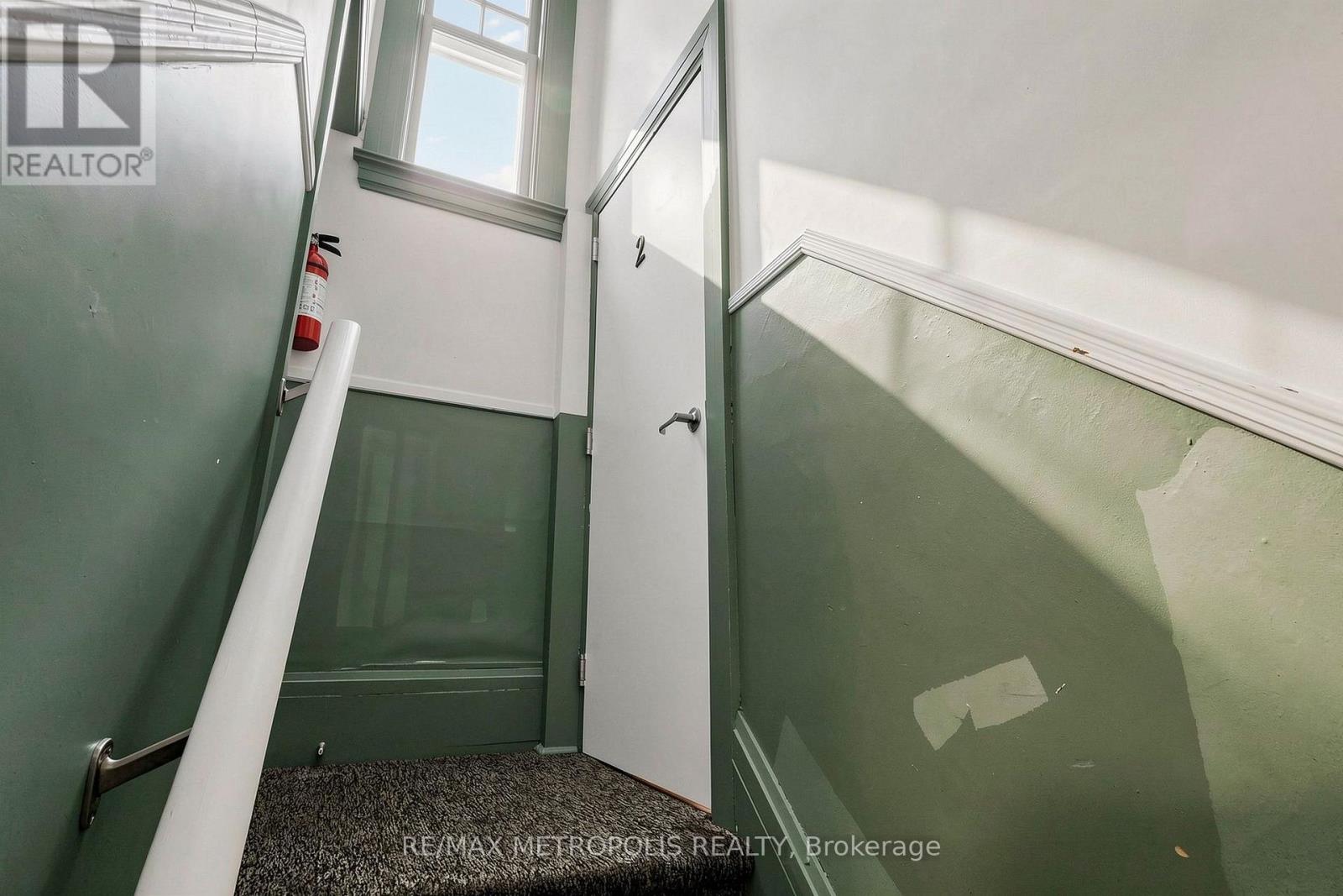 1110 Simcoe Street South — photo 33