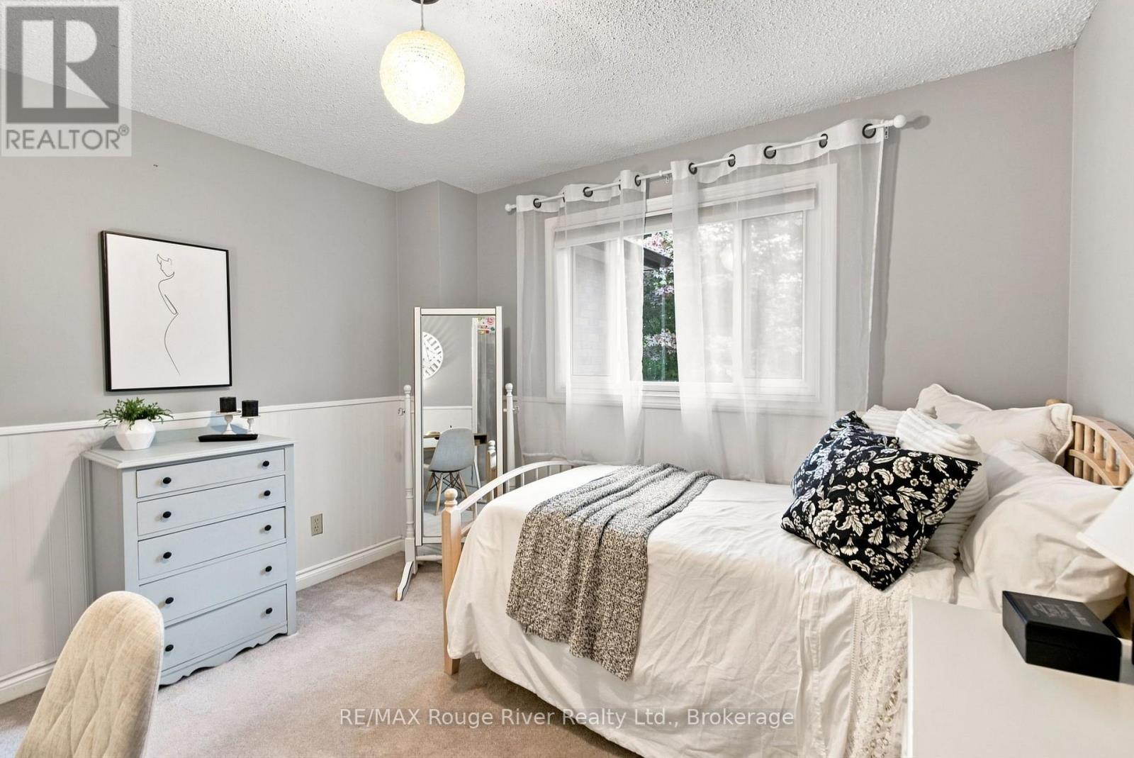7 LYNDHURST CRESCENT - Image 27