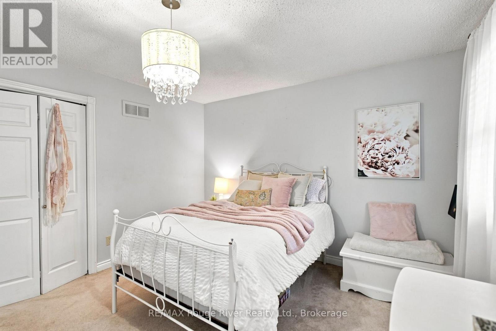 7 LYNDHURST CRESCENT - Image 25
