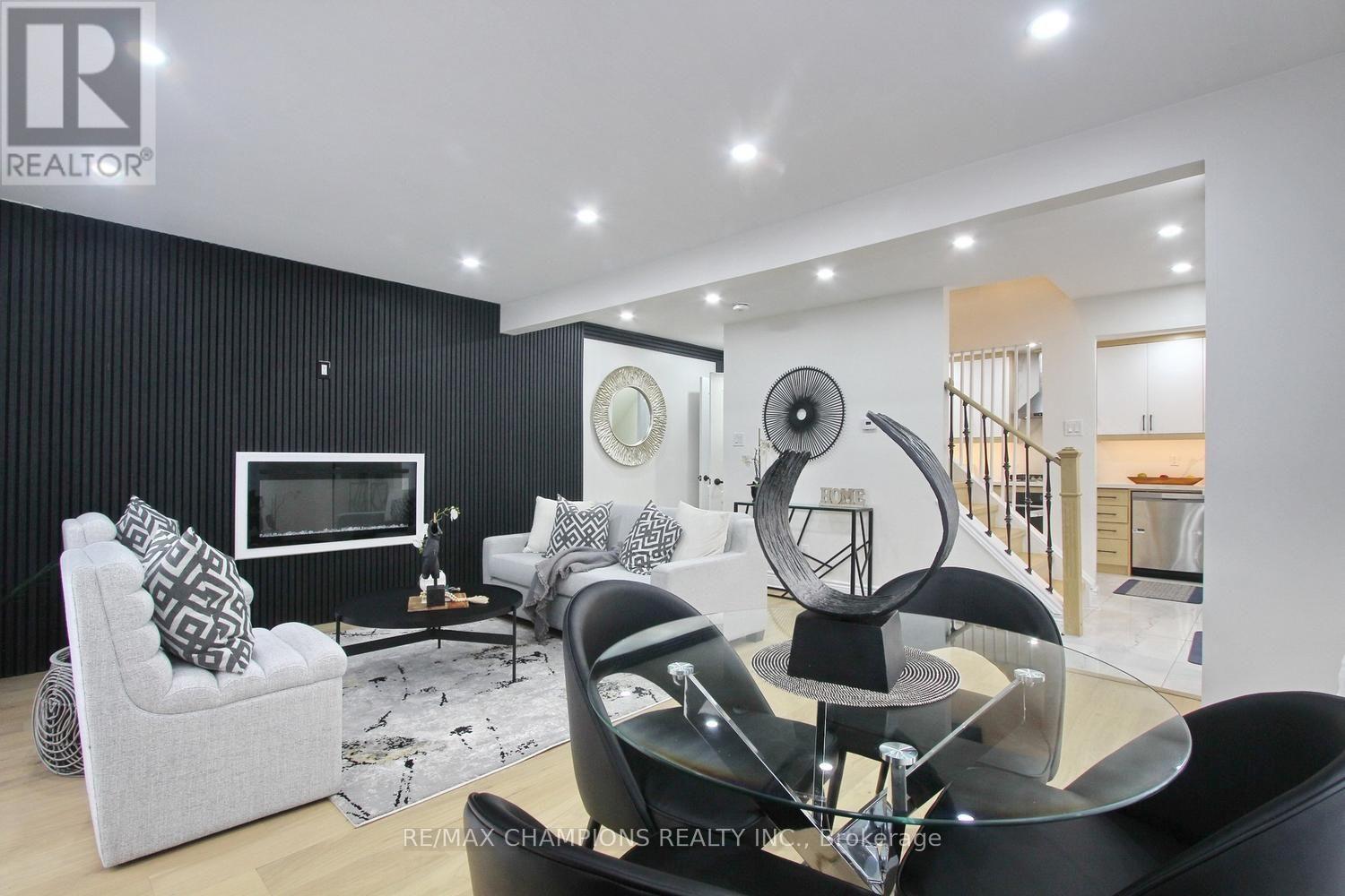 16 GLENCAIRN SQUARE - 11