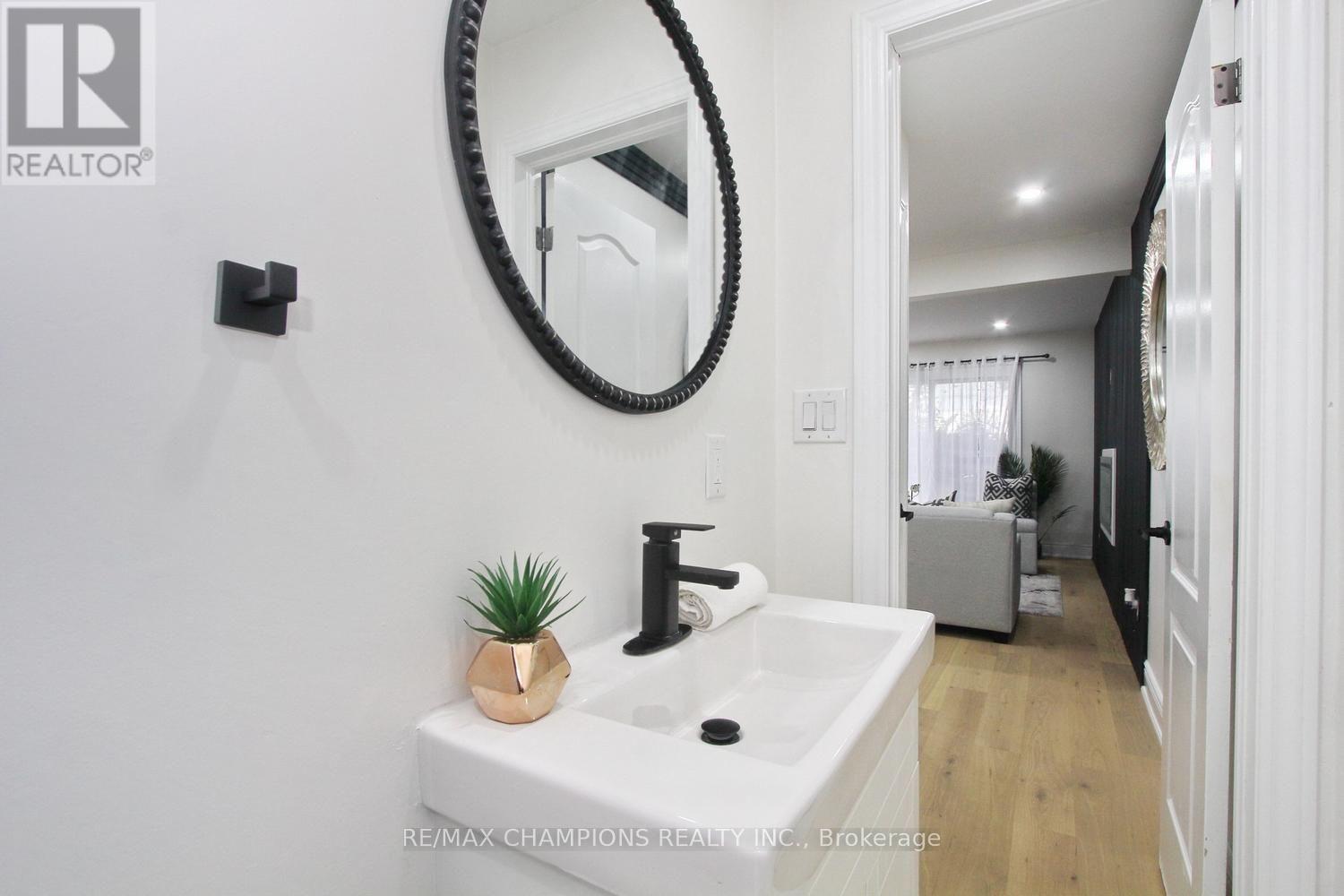 16 GLENCAIRN SQUARE - 15