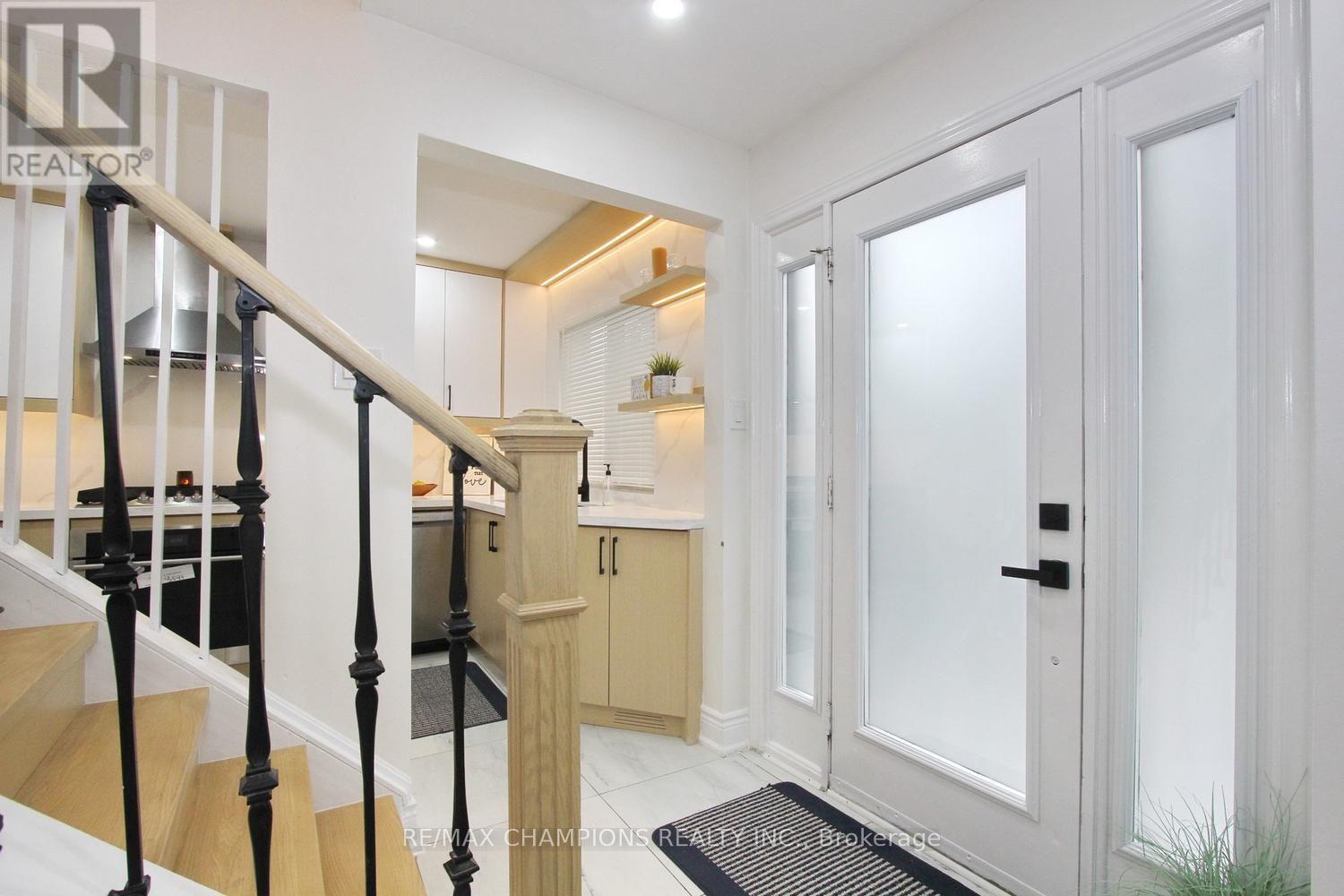 16 GLENCAIRN SQUARE - 16