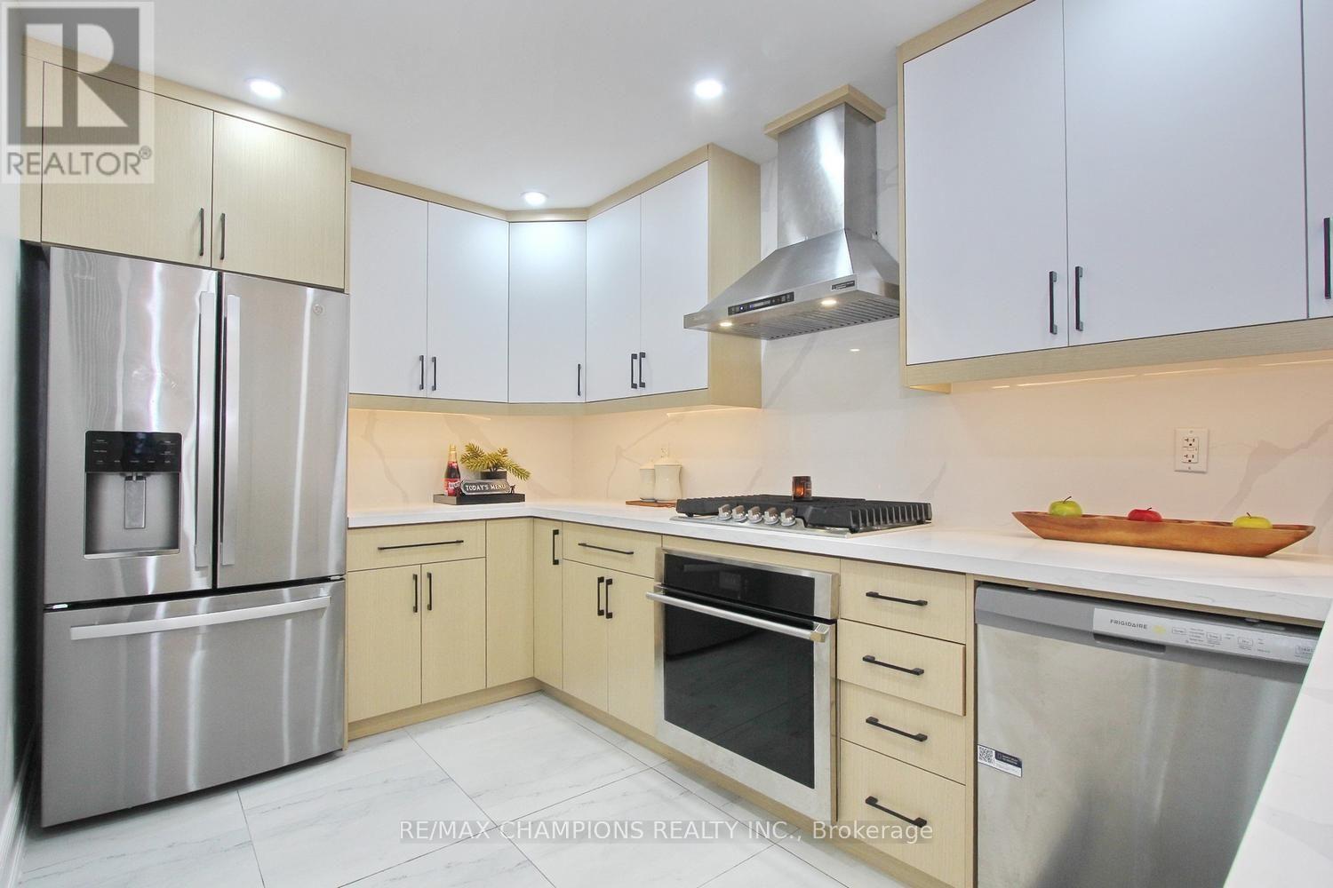 16 GLENCAIRN SQUARE - 17