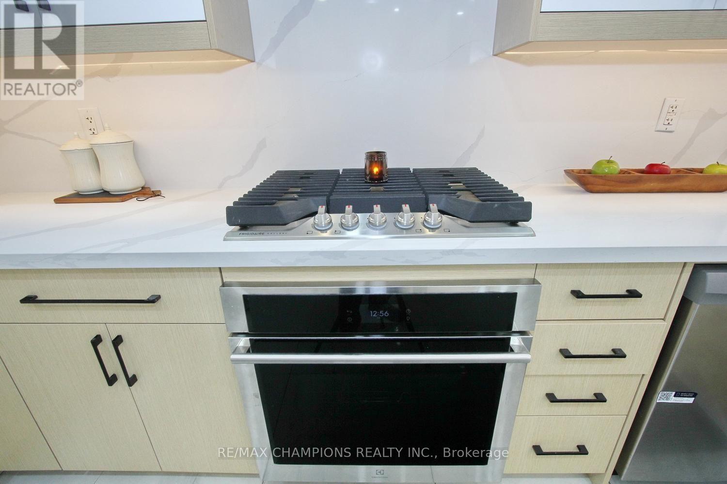 16 GLENCAIRN SQUARE - 18
