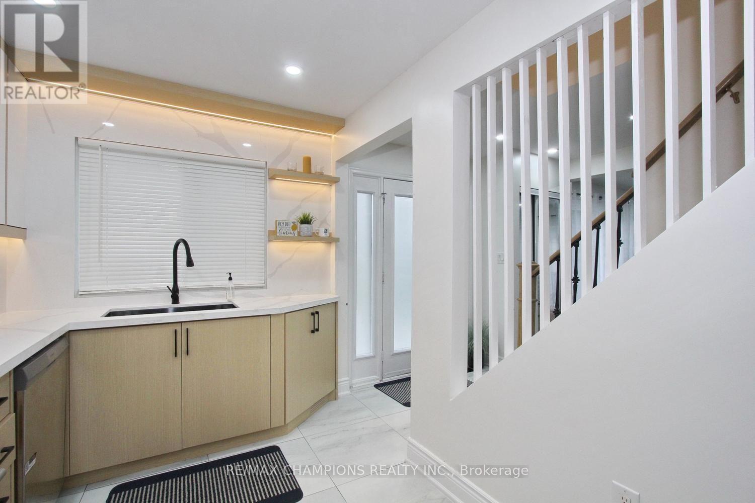 16 GLENCAIRN SQUARE - 21