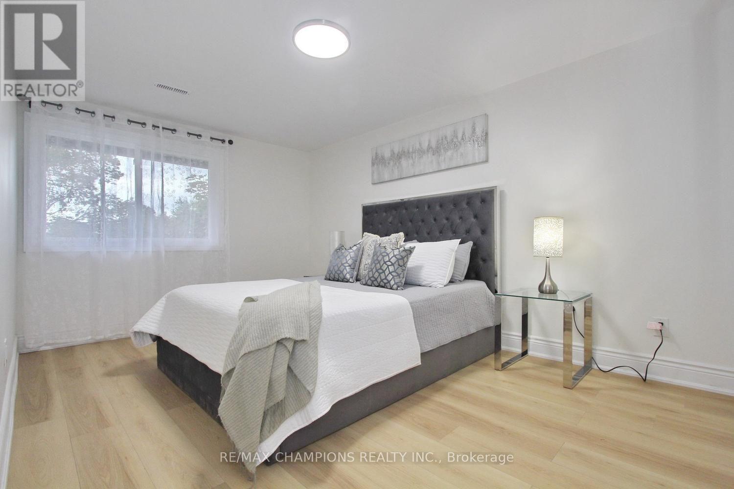 16 GLENCAIRN SQUARE - 23