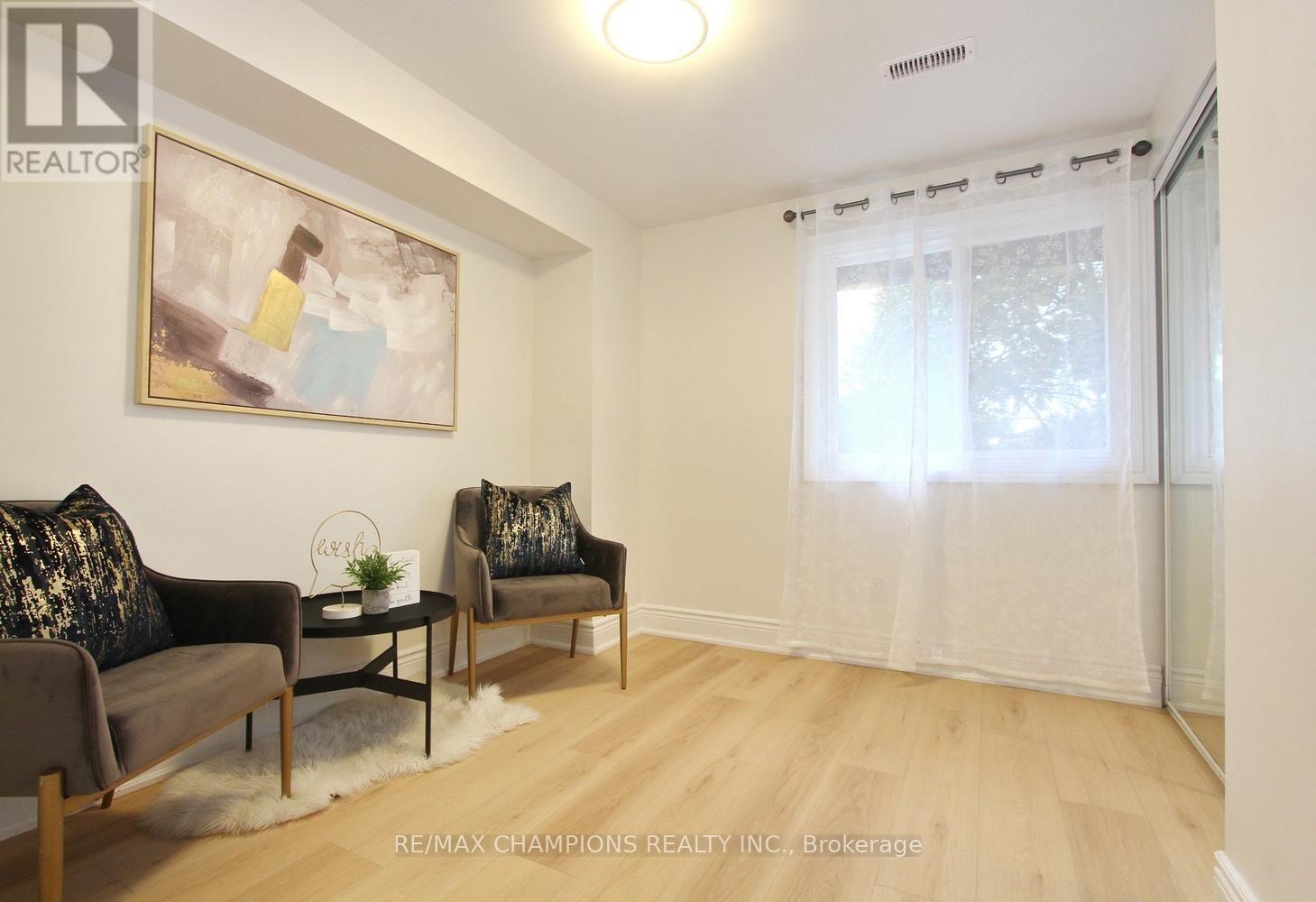 16 GLENCAIRN SQUARE - Image 30