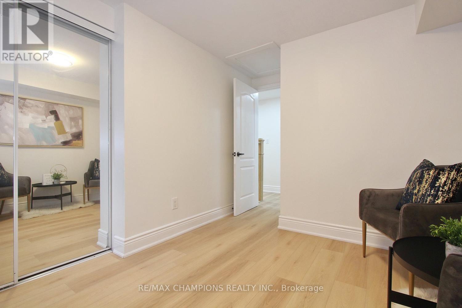 16 GLENCAIRN SQUARE - 32