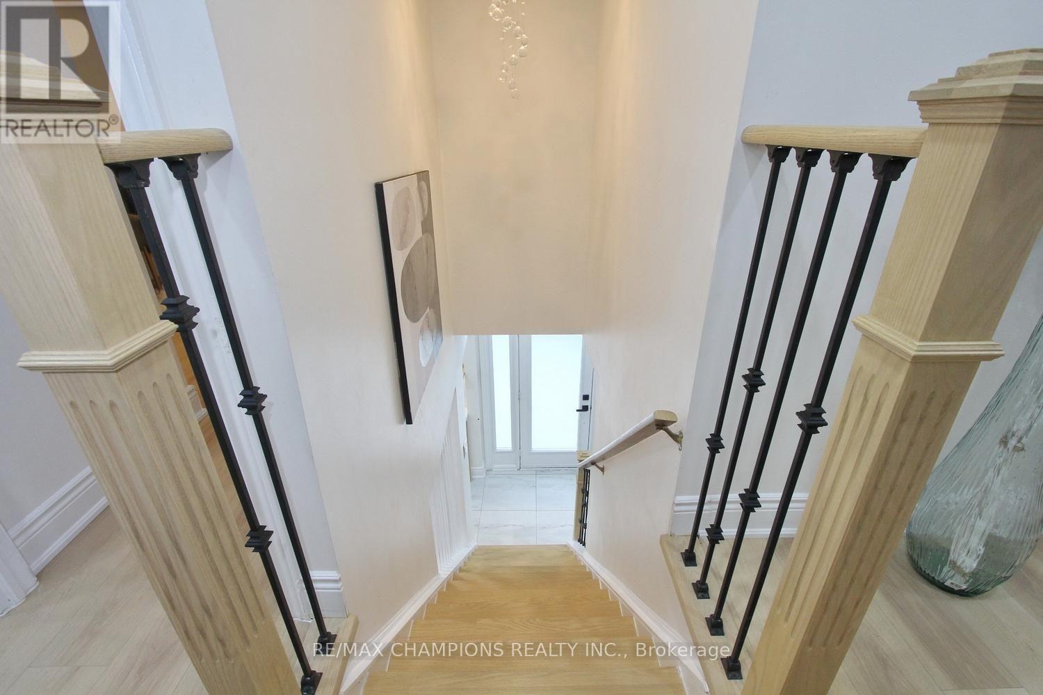 16 GLENCAIRN SQUARE - 36