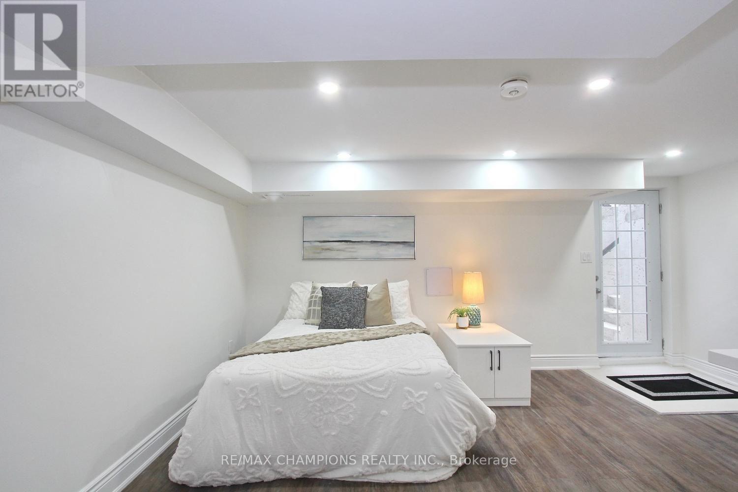 16 GLENCAIRN SQUARE - Image 38