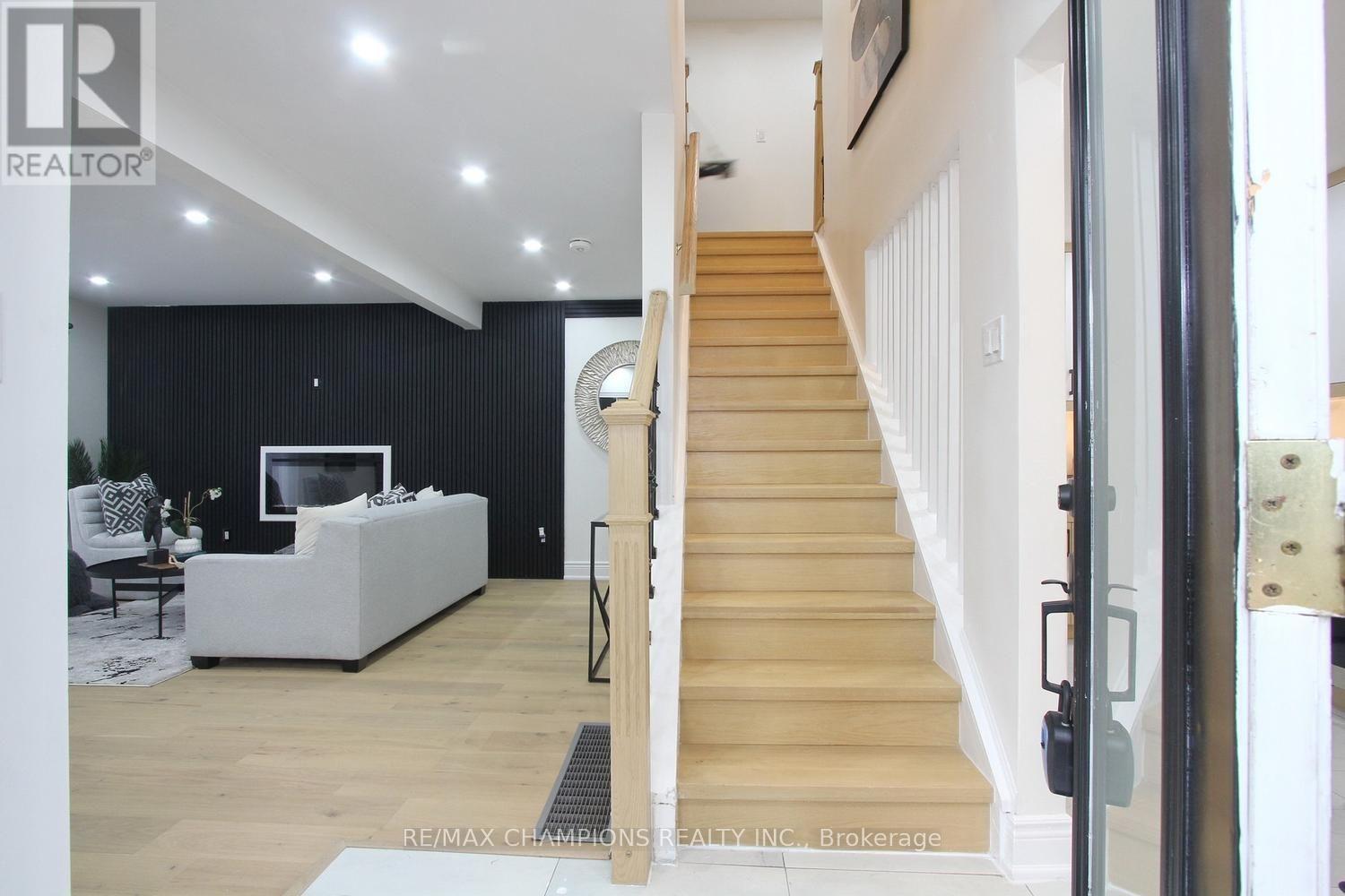 16 GLENCAIRN SQUARE - 4