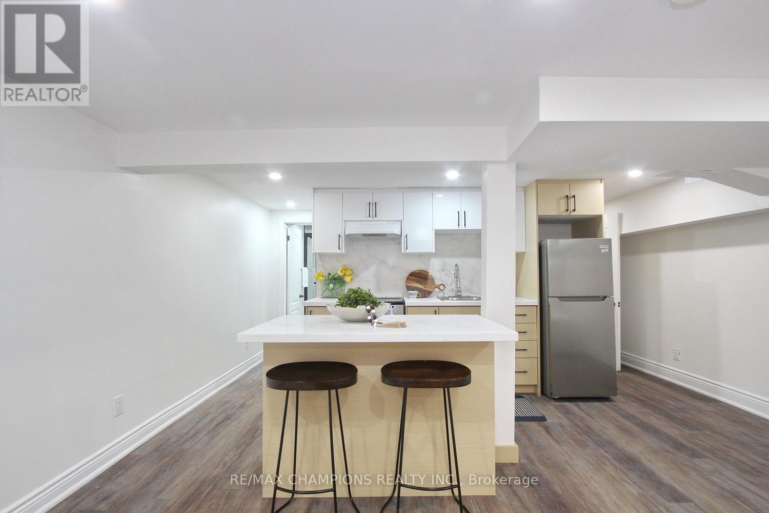 16 GLENCAIRN SQUARE - 40