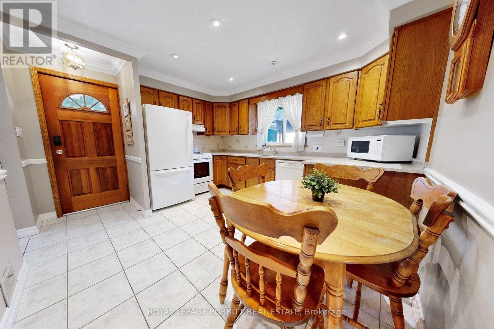 247 HALLMARK AVENUE, Toronto (Alderwood) — photo 2