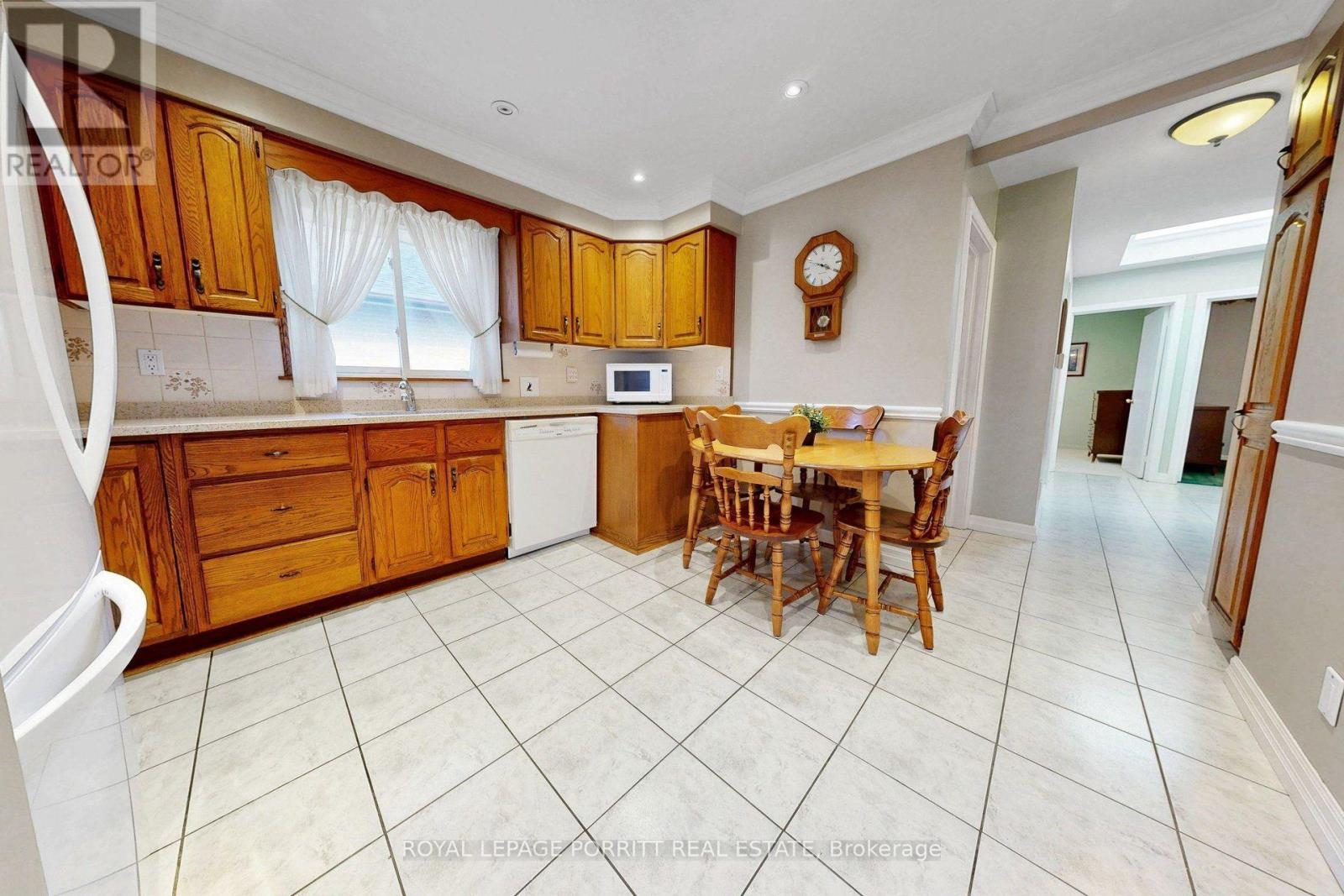 247 HALLMARK AVENUE, Toronto (Alderwood) — photo 3