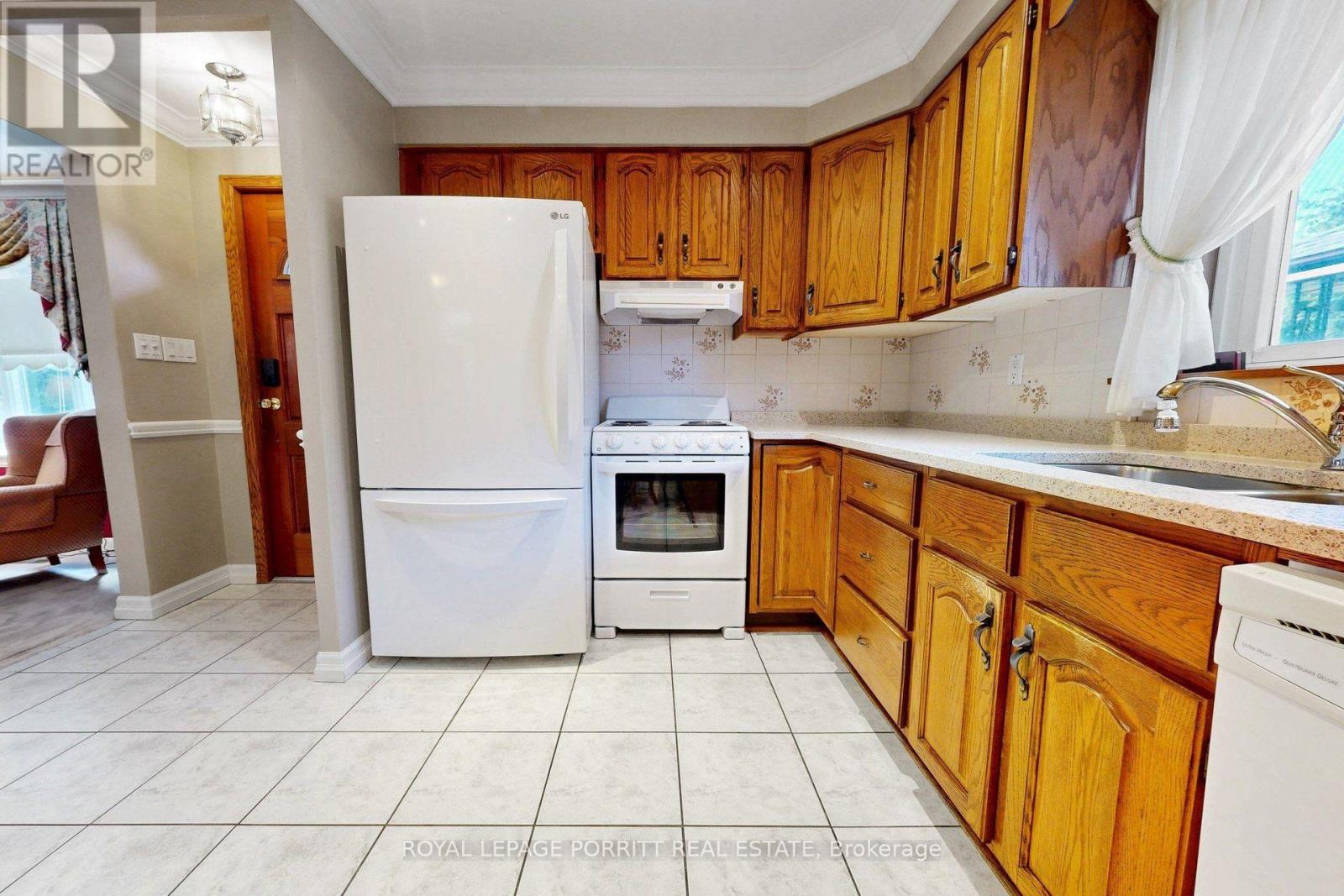 247 HALLMARK AVENUE, Toronto (Alderwood) — photo 4
