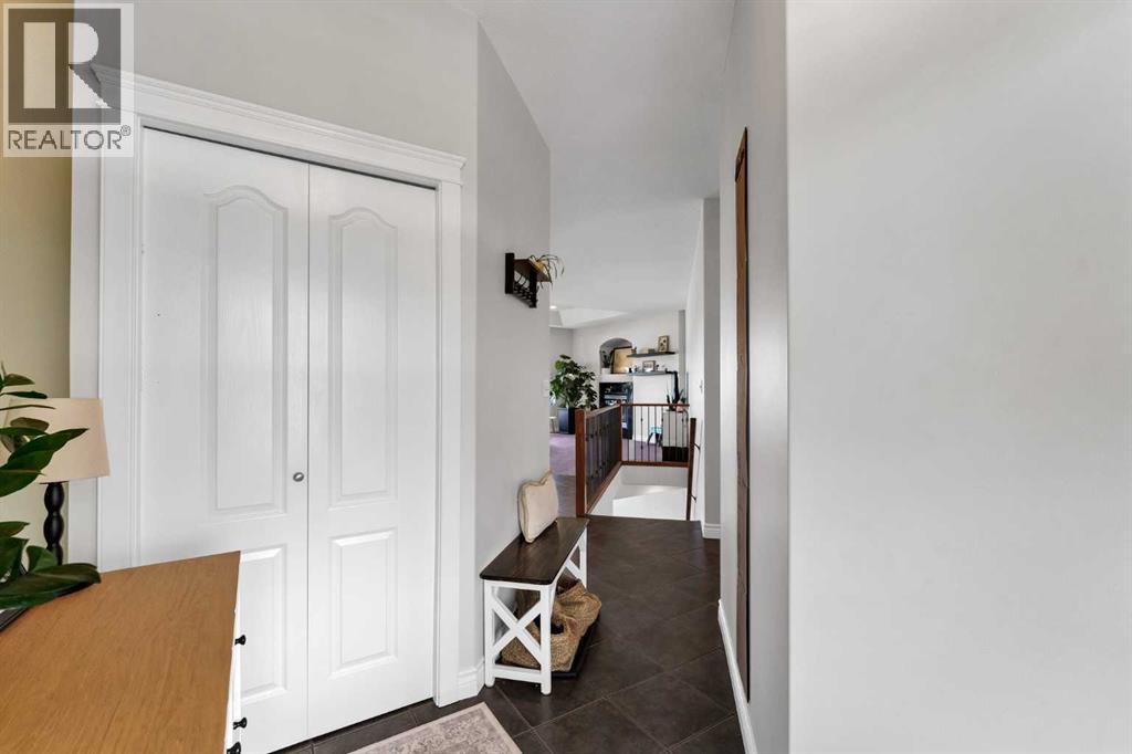 8 Sundance Close SW - 3