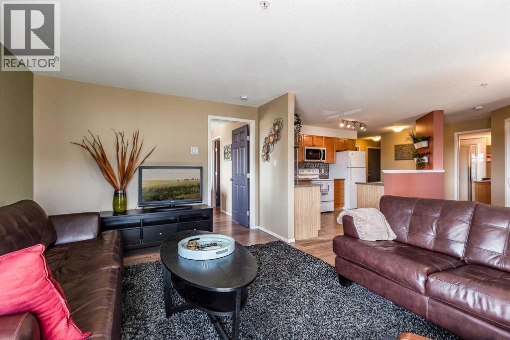 #320 1648 Saamis Drive NW - 15