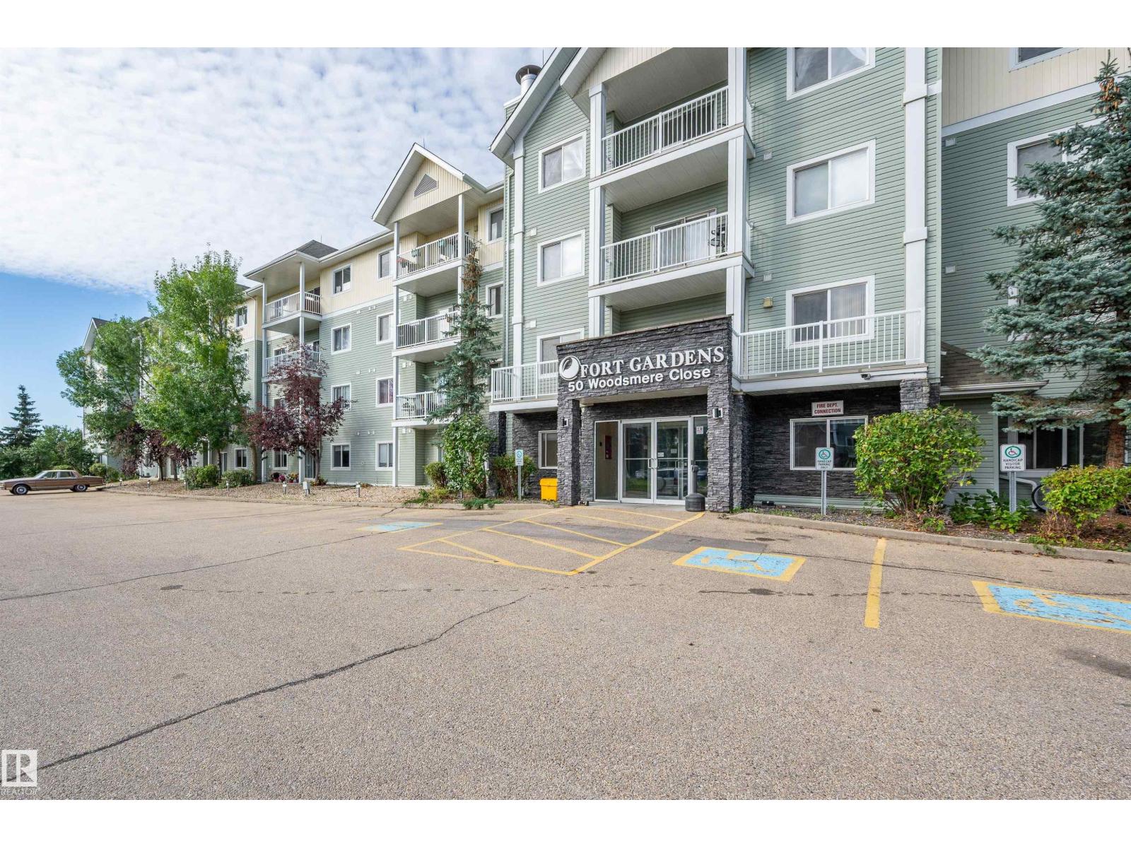 #130 50 WOODSMERE CL - 1