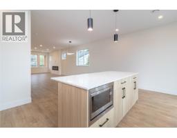 A 2235 Shelbourne St, Victoria, BC V8R4L2 Photo 14