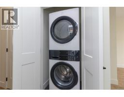 A 2235 Shelbourne St, Victoria, BC V8R4L2 Photo 22